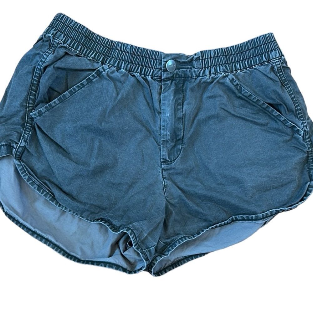 RVCA black elastic shorts with pockets size medium